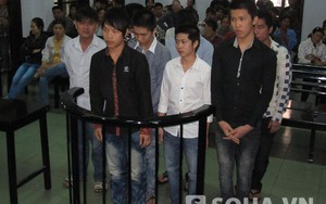 Ăn bát phở 60.000, cầm dao đến đập nát quán