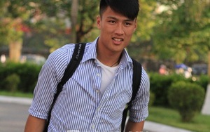 Mạc Hồng Quân được phụ huynh hộ tống đến tập trung