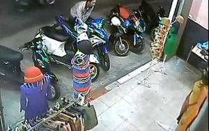 Video "nóng" nhất tuần qua: Cặp tình nhân dàn cảnh móc cốp xe LX