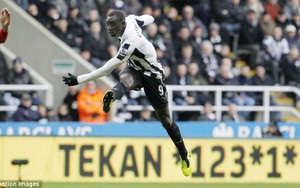 Papiss Cisse ghi tuyệt phẩm giúp Newcastle đại thắng