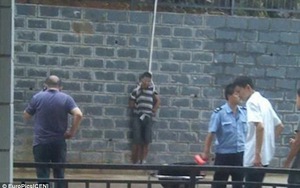 Trung Quốc: Trộm bị bắt, treo lên như thời Trung Cổ