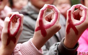 Trung Quốc ‘dậy sóng’ vì điều khoản kì thị người nhiễm AIDS