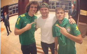 Neymar, David Luiz hí hửng "làm dáng" với Beckham