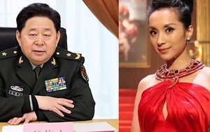 Nữ đại tá xinh đẹp làm quan tham Trung Quốc điên đảo