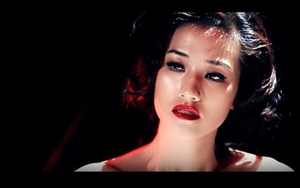 Ca sĩ Việt lạm dụng "cảnh nóng" trong  album