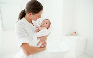 Bán trà đá, giữ xe, sửa giày kiếm bạc triệu/ngày