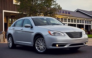 Chrysler thu hồi xe Chrysler 200 và Dodge Avenger