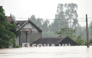 Hồ đập xả lũ sau siêu bão, hàng nghìn hộ dân ngập tới nóc nhà
