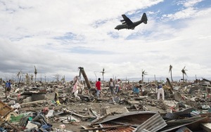 Máy bay Philippines gặp nạn trên đường đi cứu trợ