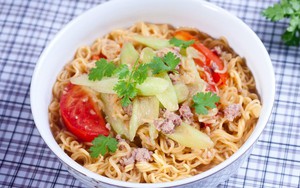 Giật mình 100% mì tôm trên thị trường đều chứa chất gây sỏi thận
