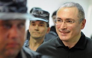 Trùm dầu mỏ Khodorkovsky ‘nịnh’ Putin thế nào trong 10 năm ở tù?