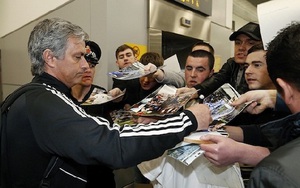 BẢN TIN CHIỀU 17/4: Mourinho đi bán sách