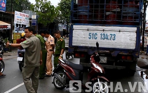 TP.HCM: Chui hàng rào chắn, một học sinh bị tàu húc bay