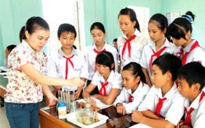 Học sinh phổ thông thích thú với “bàn tay nặn bột”