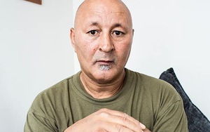 Ryan Giggs bỏ mặc cha đẻ đối mặt với cái chết ở bệnh viện