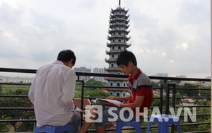 Sĩ tử tĩnh tâm ôn thi, ăn cơm chay miễn phí ở chùa