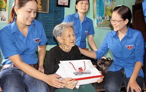 "Cần khuyến khích bà mẹ Việt Nam anh hùng, lão thành cách mạng... đi học"