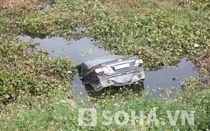 Hà Nam: Xe ô tô mất lái 'bay' xuống sông