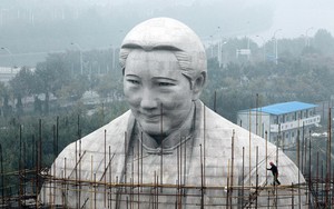 Sắp hoàn thành, tượng Tống Khánh Linh bất ngờ bị phá bỏ