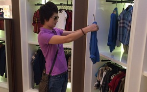 Thúy Vinh một mình đi sắm đồ cho con trai