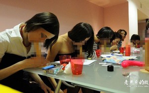 Thiếu nữ đổ xô đi học lớp dạy làm "chuyện ấy"