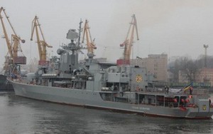 Sa cơ, soái hạm Ukraine phải neo đậu ở bến dỡ than