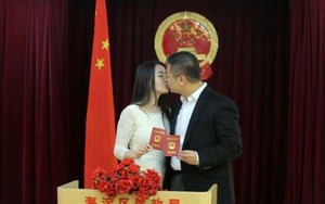 Thanh niên TQ đua nhau cưới trong ngày "yêu em suốt đời"