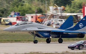 Chiến đấu cơ MiG-29 so kè cùng... Ferrari 458
