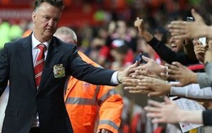 BẢN TIN Thể thao sáng: Van Gaal bị CĐV Man United 'tấn công'