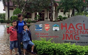“Hành xác” đến như fan cuồng bóng đá Việt Nam