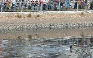 Dân Sài Gòn cởi áo cho kẻ trộm mặc chống lạnh