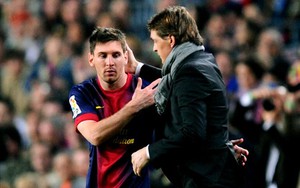 Martino bất lực vì bị Messi "đâm sau lưng"