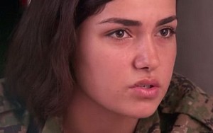 Nữ chiến binh xinh đẹp người Kurd tự sát để tránh rơi vào tay IS