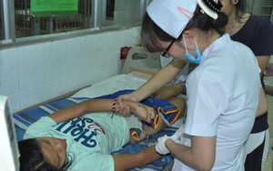 Nữ sinh bị 2 đối tượng lạ dùng dao rạch mông