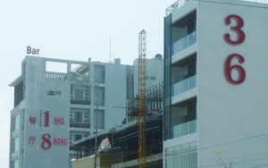 “Số lạ” bí ẩn gắn trên khách sạn vốn Trung Quốc ven biển Đà Nẵng