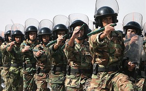Iran tập trận rầm rộ tại eo biển Hormuz