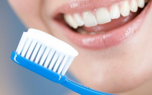 Sự thật đáng sợ về bàn chải đánh răng của bạn