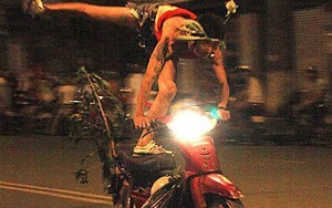 Màn xiếc gây náo loạn đường phố của "quái xế"