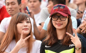 Những fan nữ Việt Nam “cháy” hết mình tại Cần Thơ