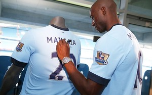Vượt Rio Ferdinand, tân binh Man City lập kỷ lục chuyển nhượng