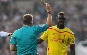Balotelli "ăn đủ" sau màn chọc giận Man United