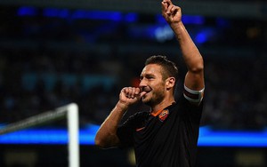 Xé lưới Man City, Totti xô đổ kỷ lục của Ryan Giggs