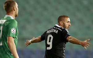 Cris Ronaldo sút hỏng phạt đền, Benzema cứu Real Madrid