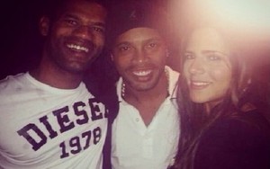 Chiều bồ trẻ, Ronaldinho bán nhà tậu đất