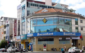 Cổ đông Sacombank phản đối gay gắt việc sáp nhập