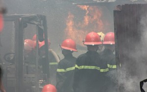 Cháy lớn tại kho cồn ở Văn Điển - Hà Nội