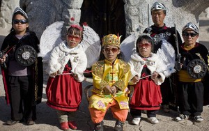 Đến thăm vương quốc người lùn lạ lùng ở Trung Quốc
