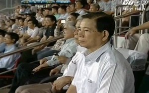 Nguyên Chủ tịch nước Nguyễn Minh Triết tới cổ vũ U19 Việt Nam