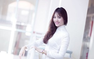 Hot girl xứ Hàn đẹp long lanh trong tà áo dài Việt Nam