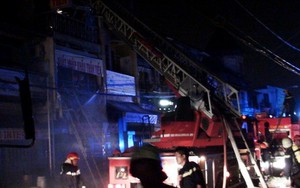 Chợ Kim Biên nháo nhào vì cháy cửa hàng hóa chất